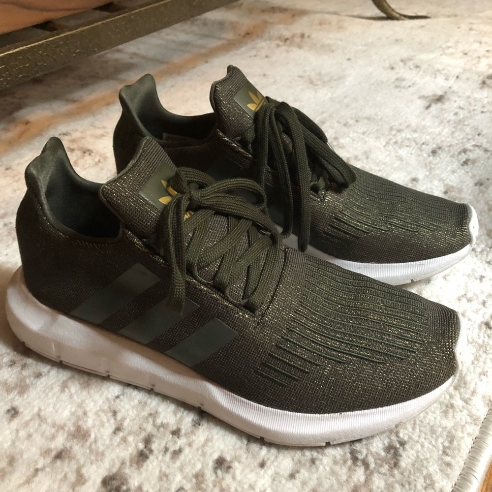 Adidas swift run sneakers
